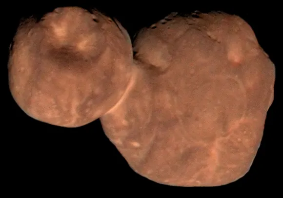 根据2019年1月1日新视野号观测资料合成的天空小行星（486958 Arrokoth）图像。图片来源：Credits: NASA/Johns Hopkins University Applied Physics Laboratory/Southwest Research Institute/Roman Tkachenko